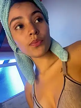 Snapshot of hotwife26 chatting on 10-27-25, 03:13 hotwife26 online show from 10-27-25, 03:13