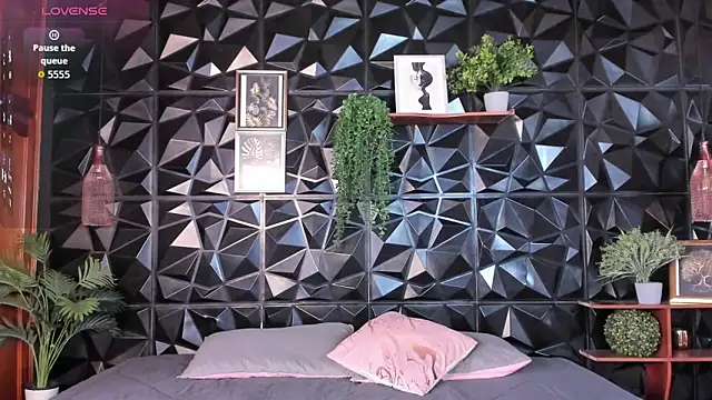 April  foxx online show from 12-05-25, 02:15