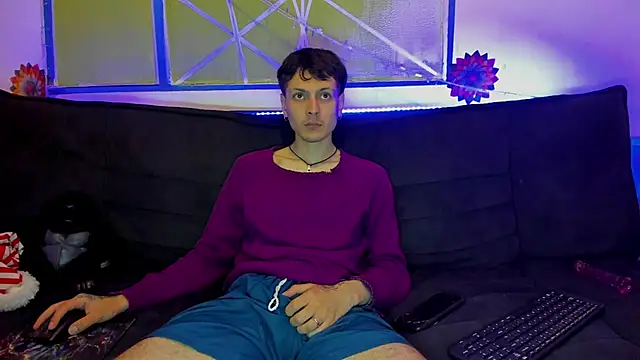 Snapshot of Dioniso_guy8 chatting on 12-19-25, 08:33 Dioniso guy8 online show from 12-19-25, 08:33