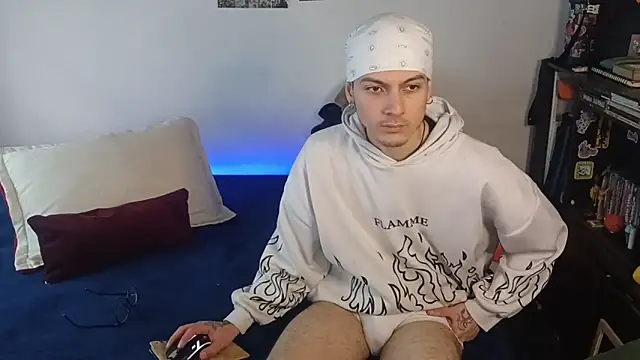 Snapshot of Dioniso_guy8 chatting on 10-09-25, 04:29 Dioniso guy8 online show from 10-09-25, 04:29