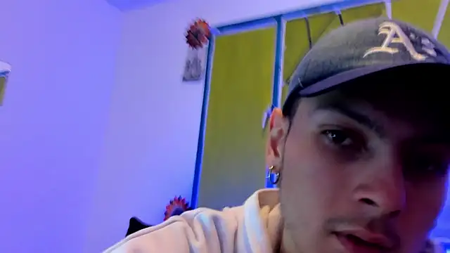 Snapshot of Dioniso_guy8 chatting on 12-15-25, 08:36 Dioniso guy8 online show from 12-15-25, 08:36