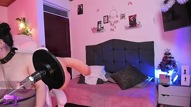 Snapshot of Fia__ chatting on 11-24-25, 05:18 Fia online show from 11-24-25, 05:18