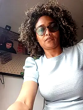 Snapshot of BiiancaEstradaa chatting on 09-25-25, 04:57 BiiancaEstradaa online show from 09-25-25, 04:57