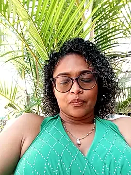 BiiancaEstradaa online show from 03-01-26, 07:47