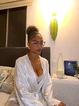 BiiancaEstradaa online show from 06-01-26, 02:01