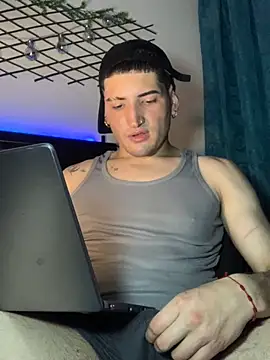 Snapshot of Ian_kai chatting on 10-28-25, 03:07 Ian kai online show from 10-28-25, 03:07