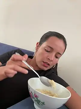 Mia jhoonson online show from 03-04-26, 08:05