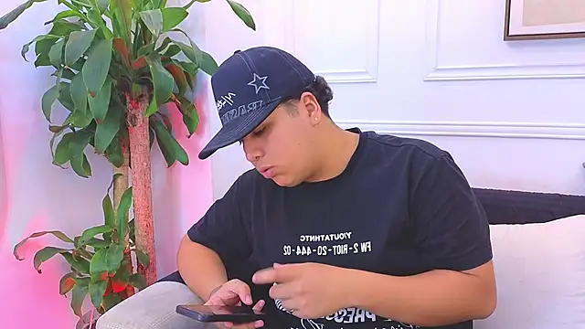 Snapshot of Naim_Bennetsex chatting on 03-04-26, 01:24 Naim Bennetsex online show from 03-04-26, 01:24