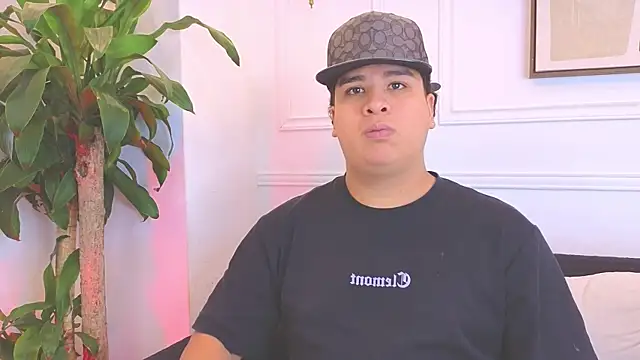 Snapshot of Naim_Bennetsex chatting on 02-26-26, 02:22 Naim Bennetsex online show from 02-26-26, 02:22