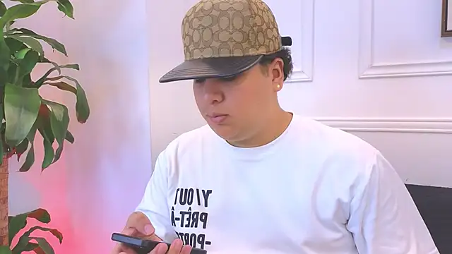 Snapshot of Naim_Bennetsex chatting on 02-05-26, 06:26 Naim Bennetsex online show from 02-05-26, 06:26