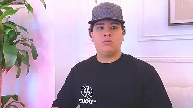 Snapshot of Naim_Bennetsex chatting on 02-16-26, 06:06 Naim Bennetsex online show from 02-16-26, 06:06