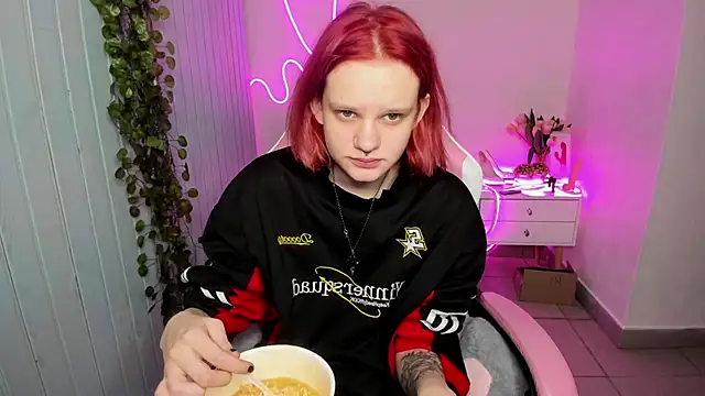 Elieiza xo online show from 10-28-25, 10:25