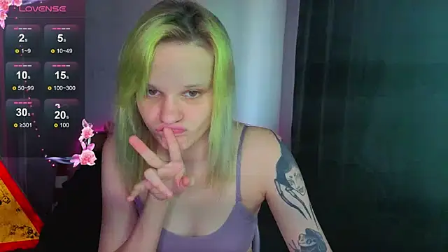 Snapshot of Elieiza_xo chatting on 06-15-26, 09:20 Elieiza xo online show from 06-15-26, 09:20