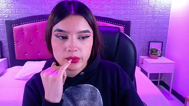 Natalie loffreda online show from 11-28-25, 03:07