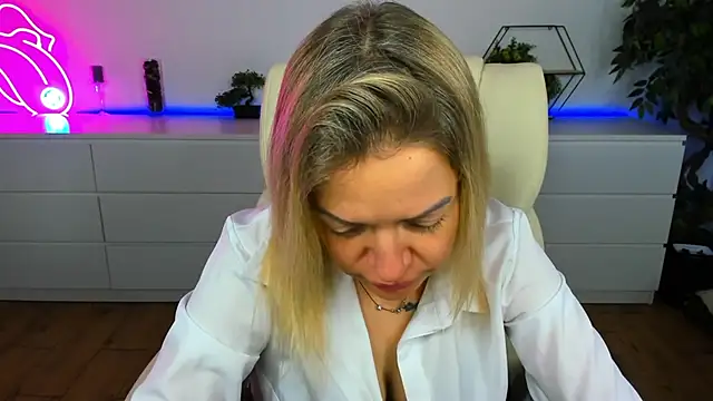 Anna Snows online show from 11-25-25, 06:36