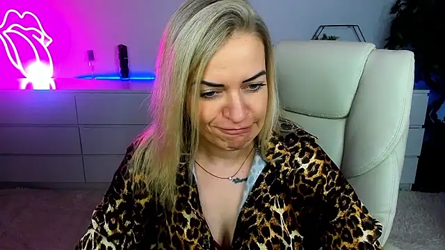 Anna Snows online show from 09-16-25, 06:42