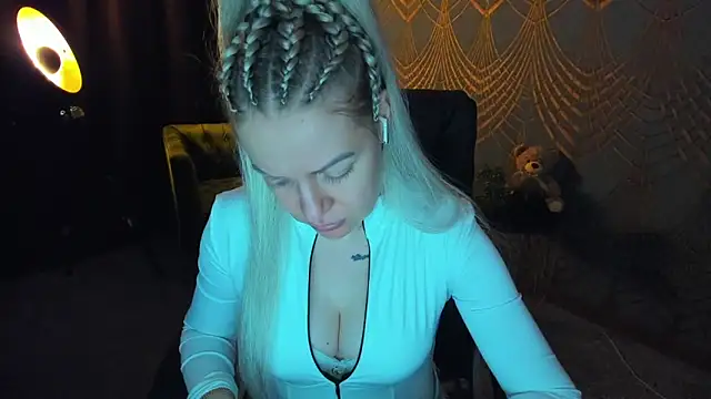 Anna Snows online show from 04-20-26, 04:52