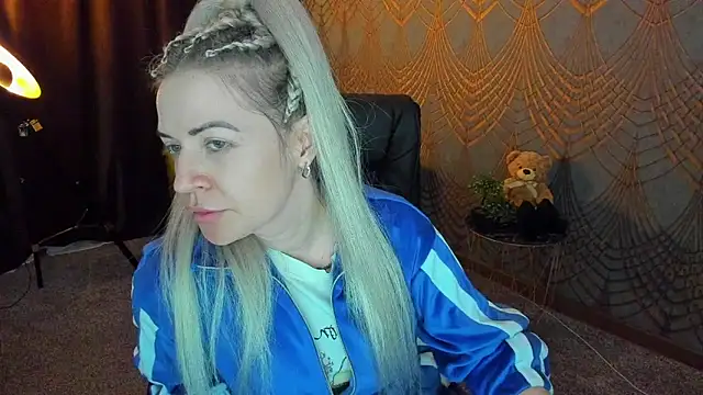Anna Snows online show from 05-04-26, 05:33