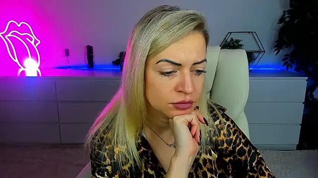 Anna Snows online show from 09-18-25, 05:32