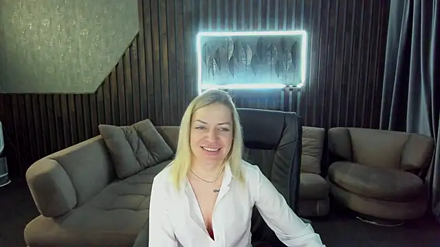 Anna Snows online show from 10-14-25, 06:19