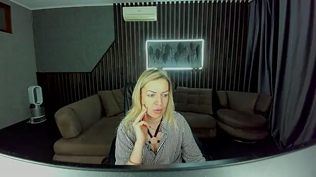 Anna Snows online show from 10-15-25, 05:54