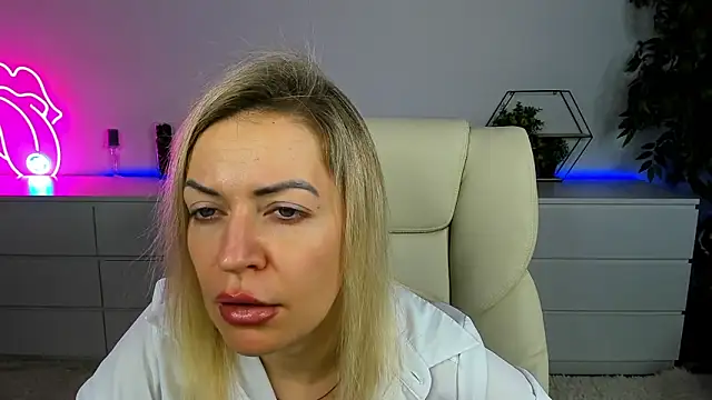 Anna Snows online show from 10-28-25, 06:34