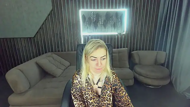 Anna Snows online show from 10-06-25, 05:57