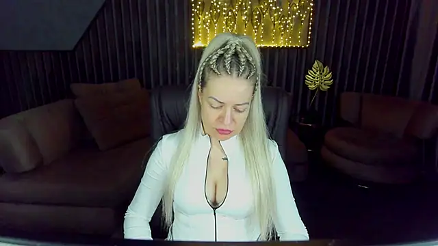 Anna Snows online show from 04-18-26, 05:32