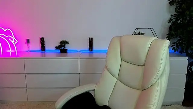 Anna Snows online show from 10-29-25, 06:34