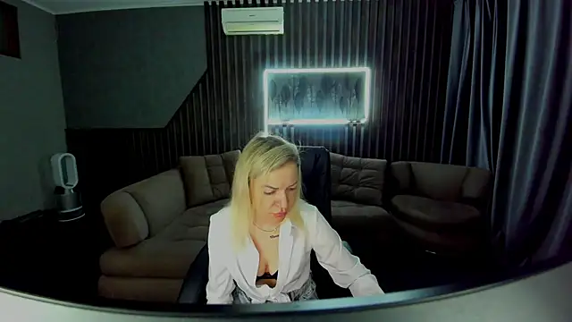 Anna Snows online show from 10-13-25, 05:42