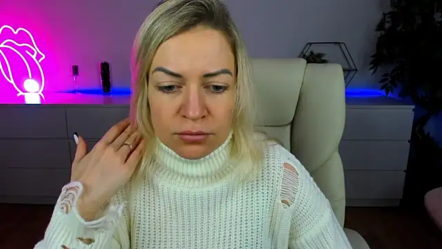 Anna Snows online show from 10-22-25, 05:51