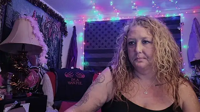 HotRedYeag online show from 10-15-25, 06:33