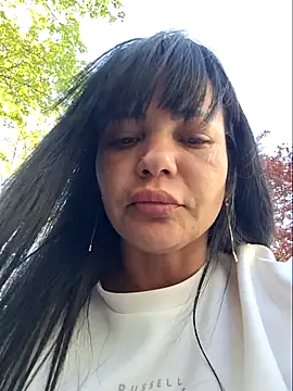 Snapshot of Ella_sweety00 chatting on 04-25-26, 02:25 Ella sweety00 online show from 04-25-26, 02:25