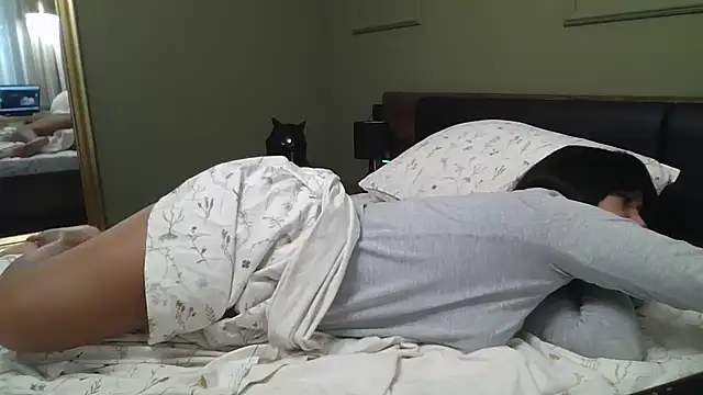 Snapshot of Ella_sweety00 chatting on 05-21-26, 02:03 Ella sweety00 online show from 05-21-26, 02:03