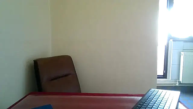 Snapshot of Ella_sweety00 chatting on 04-23-26, 10:33 Ella sweety00 online show from 04-23-26, 10:33