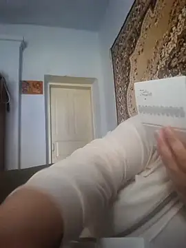 Snapshot of JillOKissx chatting on 10-18-25, 11:01 JillOKissx online show from 10-18-25, 11:01