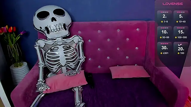 Emma  Ross online show from 10-30-25, 02:32