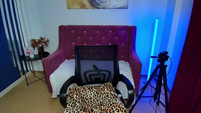 Emma  Ross online show from 06-25-26, 05:45