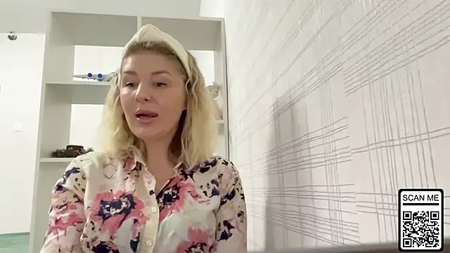 Blondie xoxoxo online show from 11-20-25, 08:04