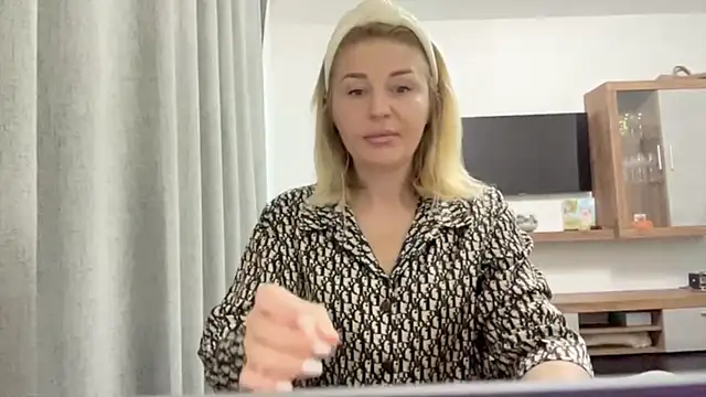 Blondie xoxoxo online show from 09-11-25, 05:07
