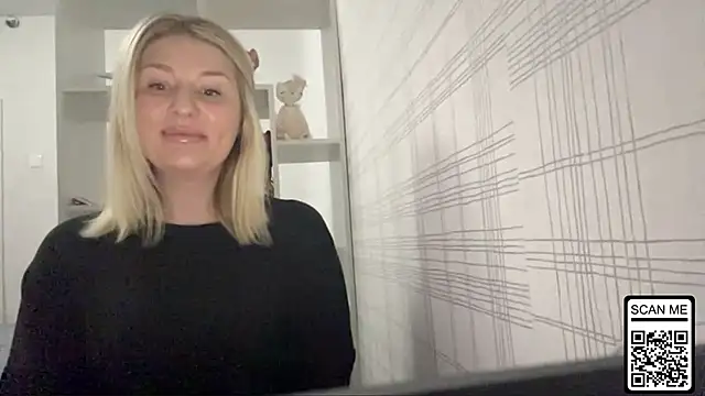 Blondie xoxoxo online show from 10-29-25, 10:25