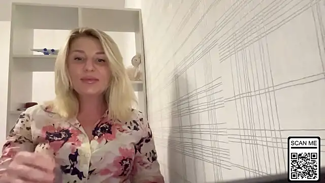 Blondie xoxoxo online show from 10-25-25, 04:40