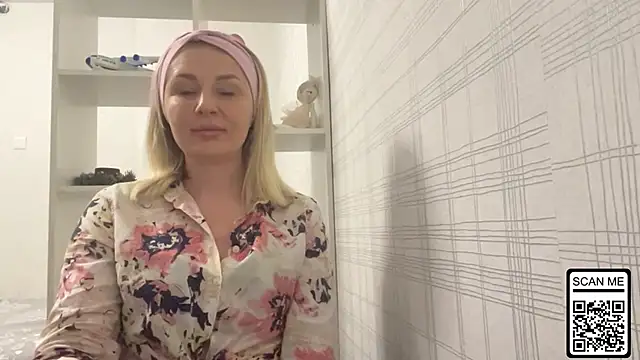 Blondie xoxoxo online show from 11-30-25, 06:41