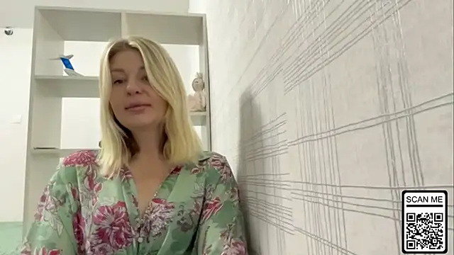 Blondie xoxoxo online show from 10-16-25, 06:10
