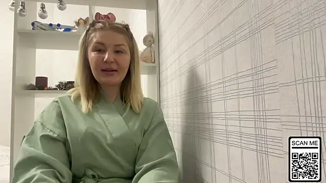 Blondie xoxoxo online show from 12-16-25, 08:40