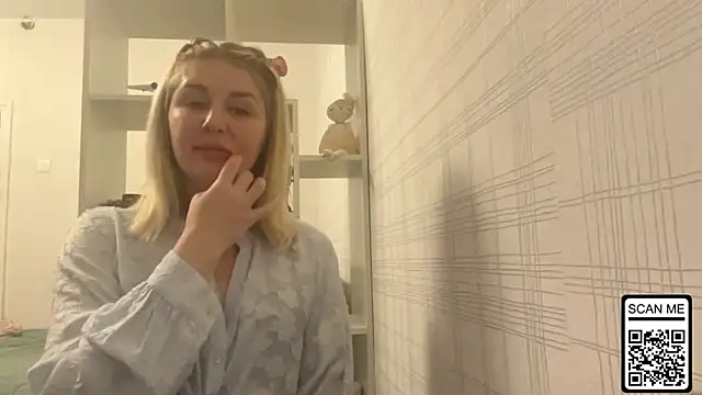 Blondie xoxoxo online show from 11-17-25, 08:02