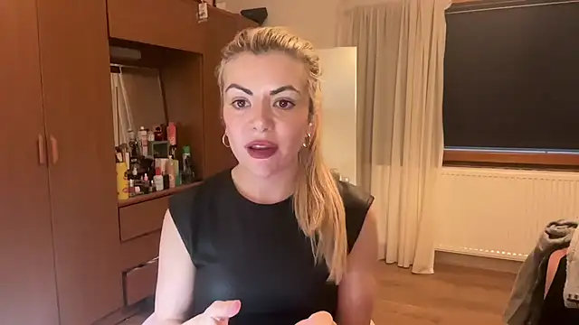 princess17 online show from 10-13-25, 05:25