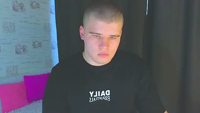 Snapshot of kittenmurr chatting on 10-04-25, 12:56 kittenmurr online show from 10-04-25, 12:56