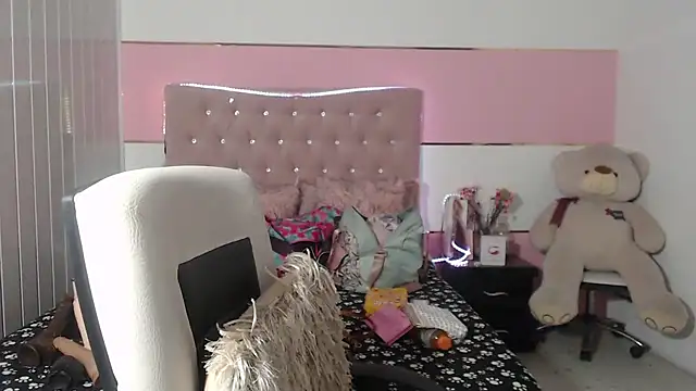 Snapshot of patty_squirt_ chatting on 03-15-25, 02:56 patty squirt online show from 03-15-25, 02:56
