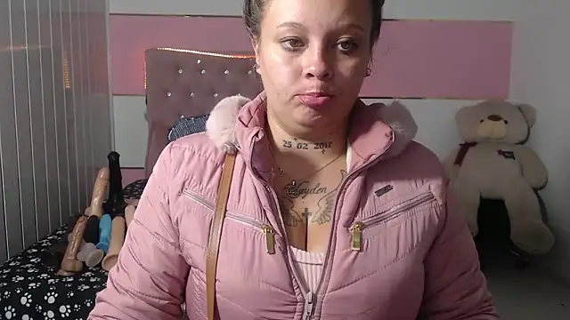 Snapshot of patty_squirt_ chatting on 03-08-25, 02:45 patty squirt online show from 03-08-25, 02:45